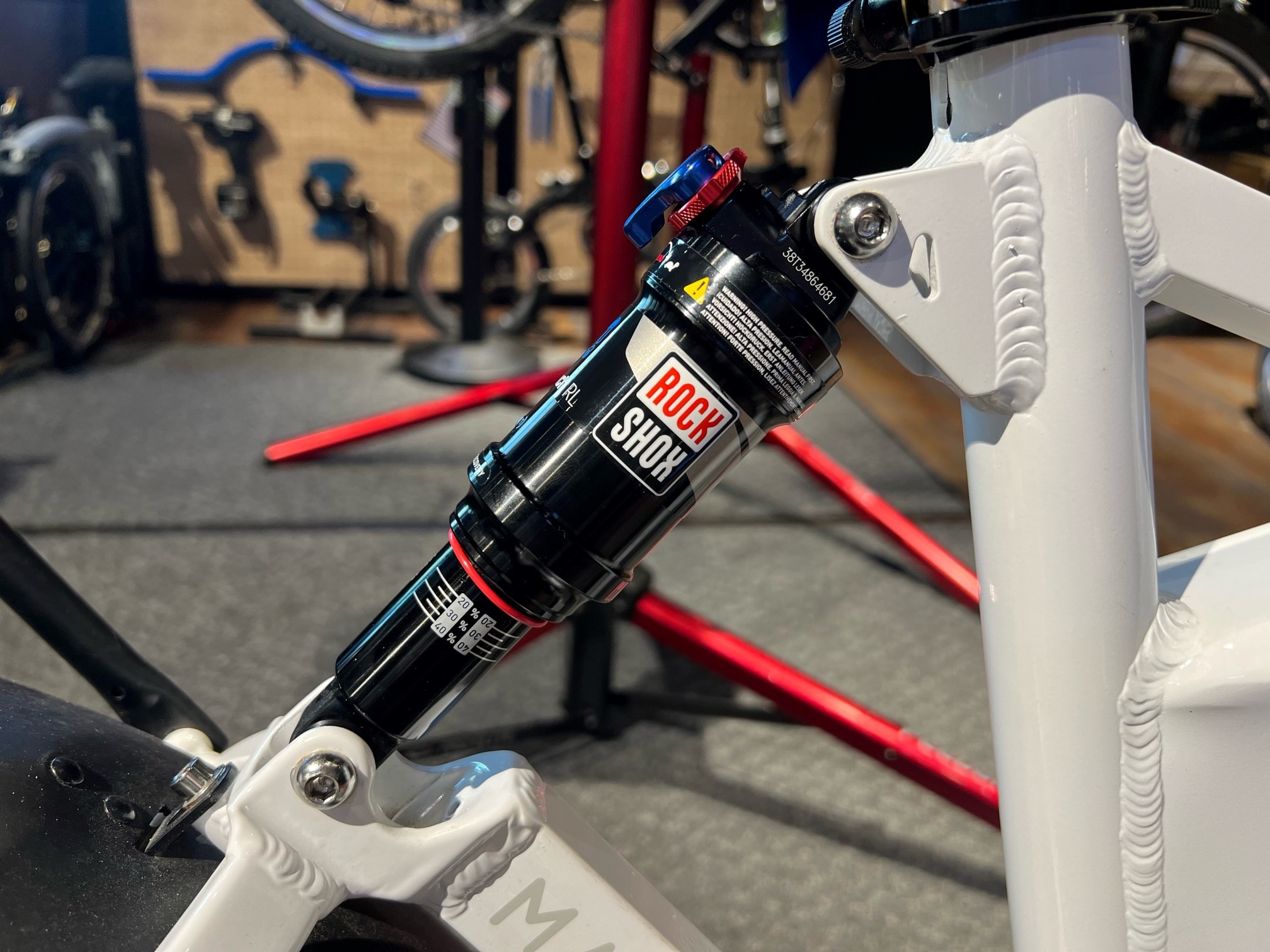 別格の快適性！MATE X リアサスペンションカスタム！！ | トイ