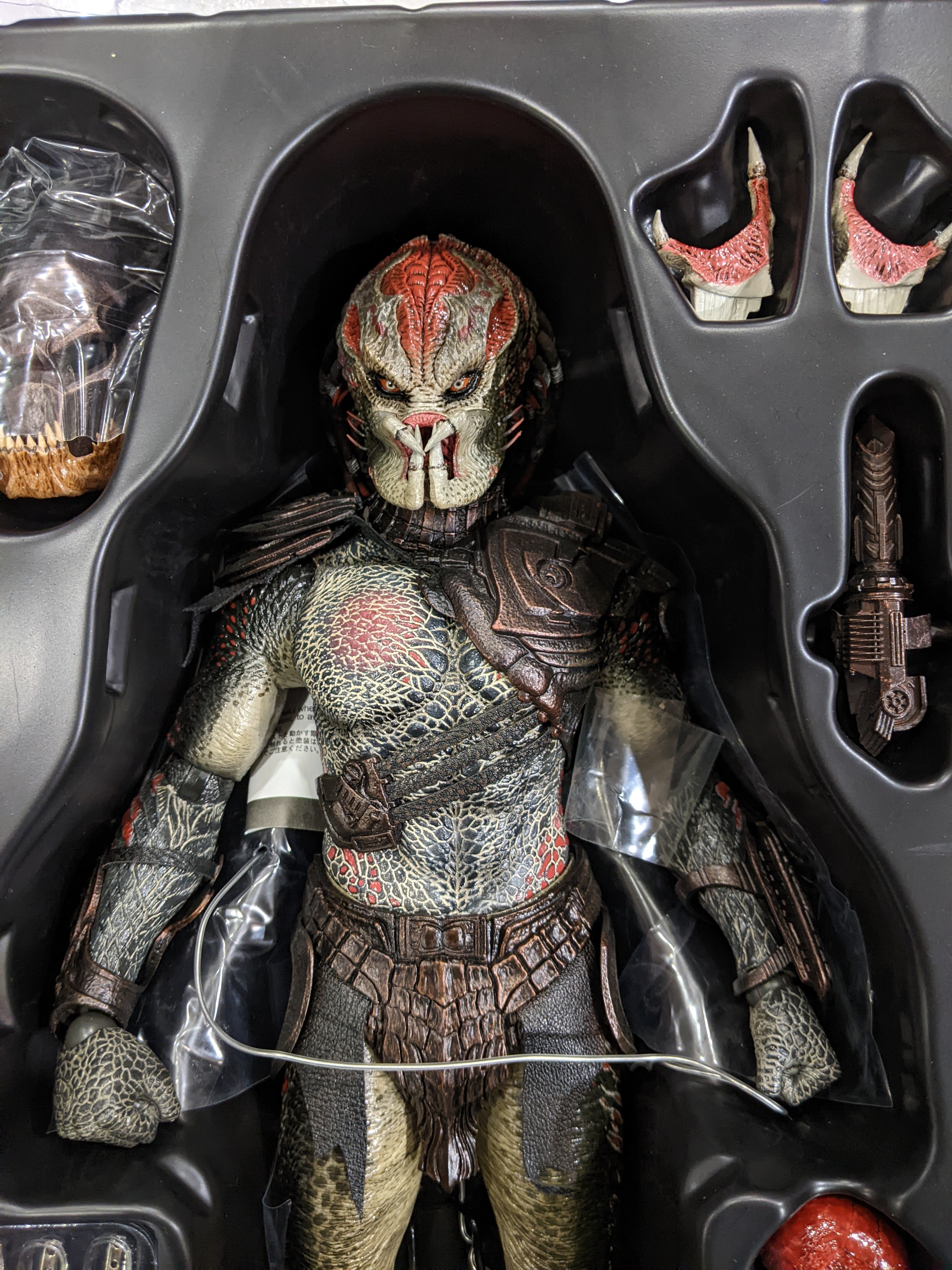 Hot Toys 1/6 Berserker Predator Sixth Scale Figure MMS130 *Open Box*