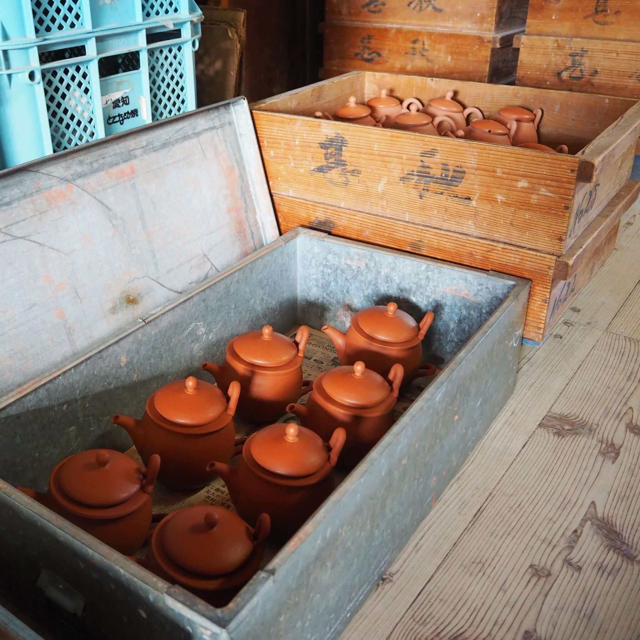 常滑焼 甚秋陶苑(伊藤成二)作 黒そぎ茶壺 [東山堂煎茶器店 オンライン