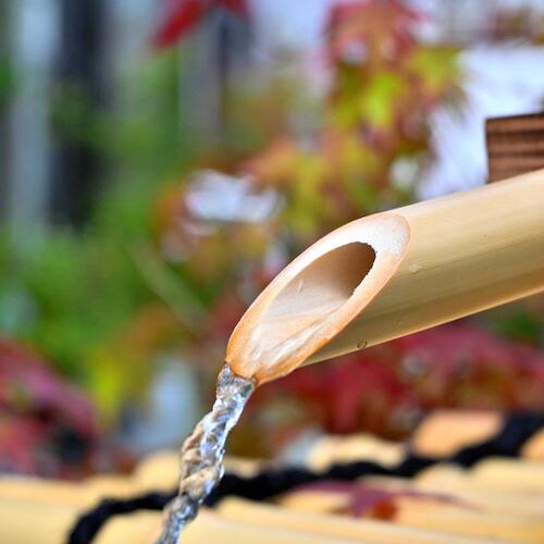 楽天市場】日本の文化の詫び錆び窯肌耳付水流つくばい 信楽焼き庭園灯