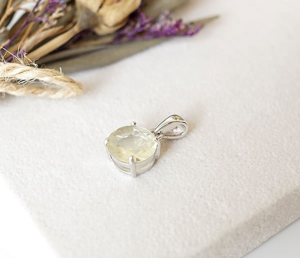 for マリエモーン様】リビアングラスイヤリング・ホワイトサファイア