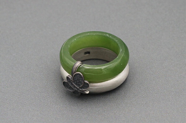 楽天市場】《離れない2連リング》蝶々モチーフ 天然翡翠と純銀の