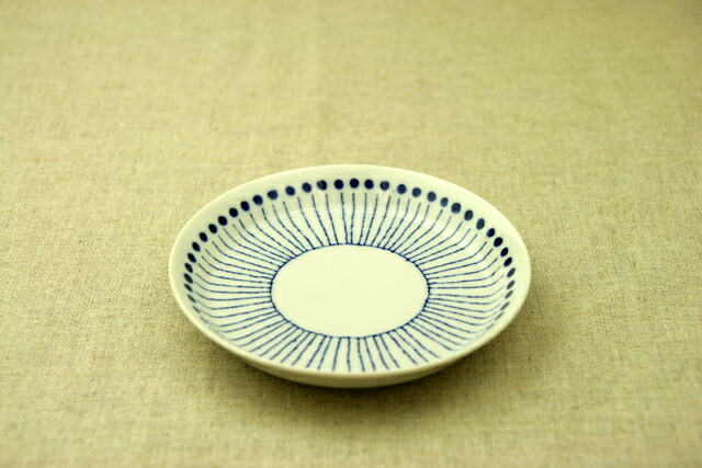 楽天市場】蒼十草（そうとくさ） 取り皿 青と白の反らし型4.5皿