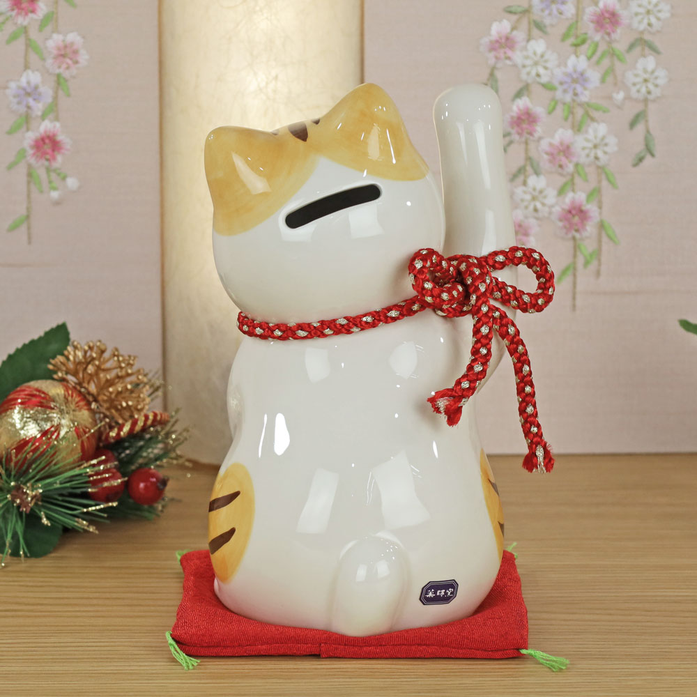 楽天市場】猫 置物 開運 縁起物 薬師窯(彩絵 金運 来福 トラ猫 招き猫