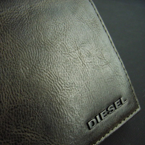 楽天市場】8426新品☆ディーゼル DIESEL☆本革デザイン2折財布k202