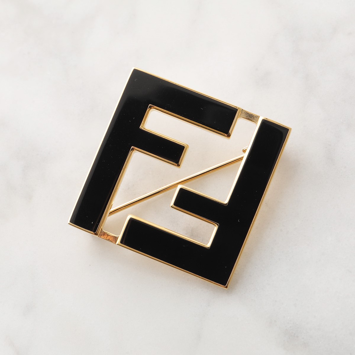 楽天市場】FENDI フェンディ ブローチ FOREVER フォーエバー 8AG976