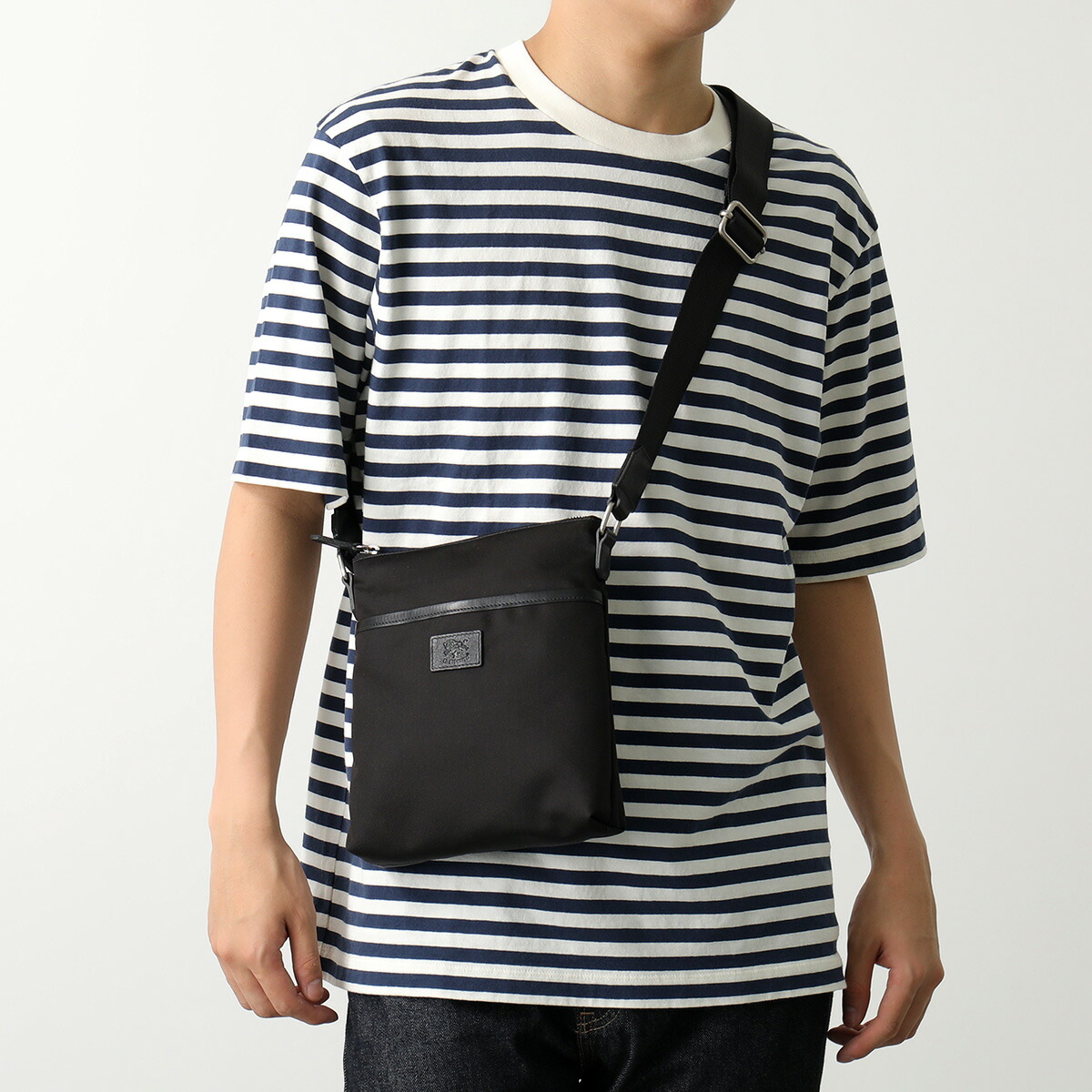 IL BISONTE】ショルダーバッグ ボディバッグ ロゴ型押し ナイロン