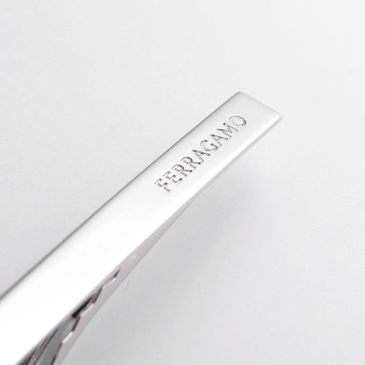 楽天市場】FERRAGAMO フェラガモ ネクタイピン TIE B.GANCIO 77 0010