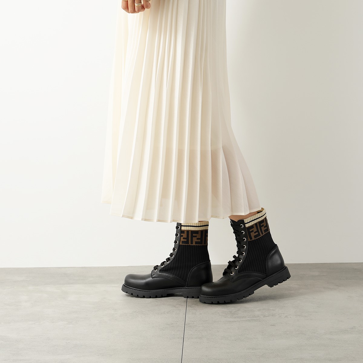 楽天市場】FENDI KIDS フェンディ キッズ ショートブーツ TRONCHETTO