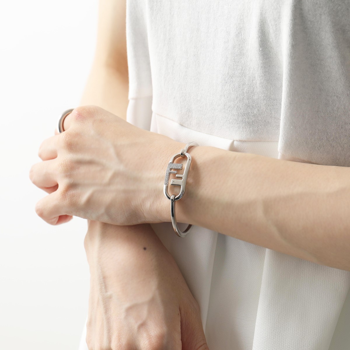 楽天市場】FENDI フェンディ バングル 8AH359 A44G レディース オー