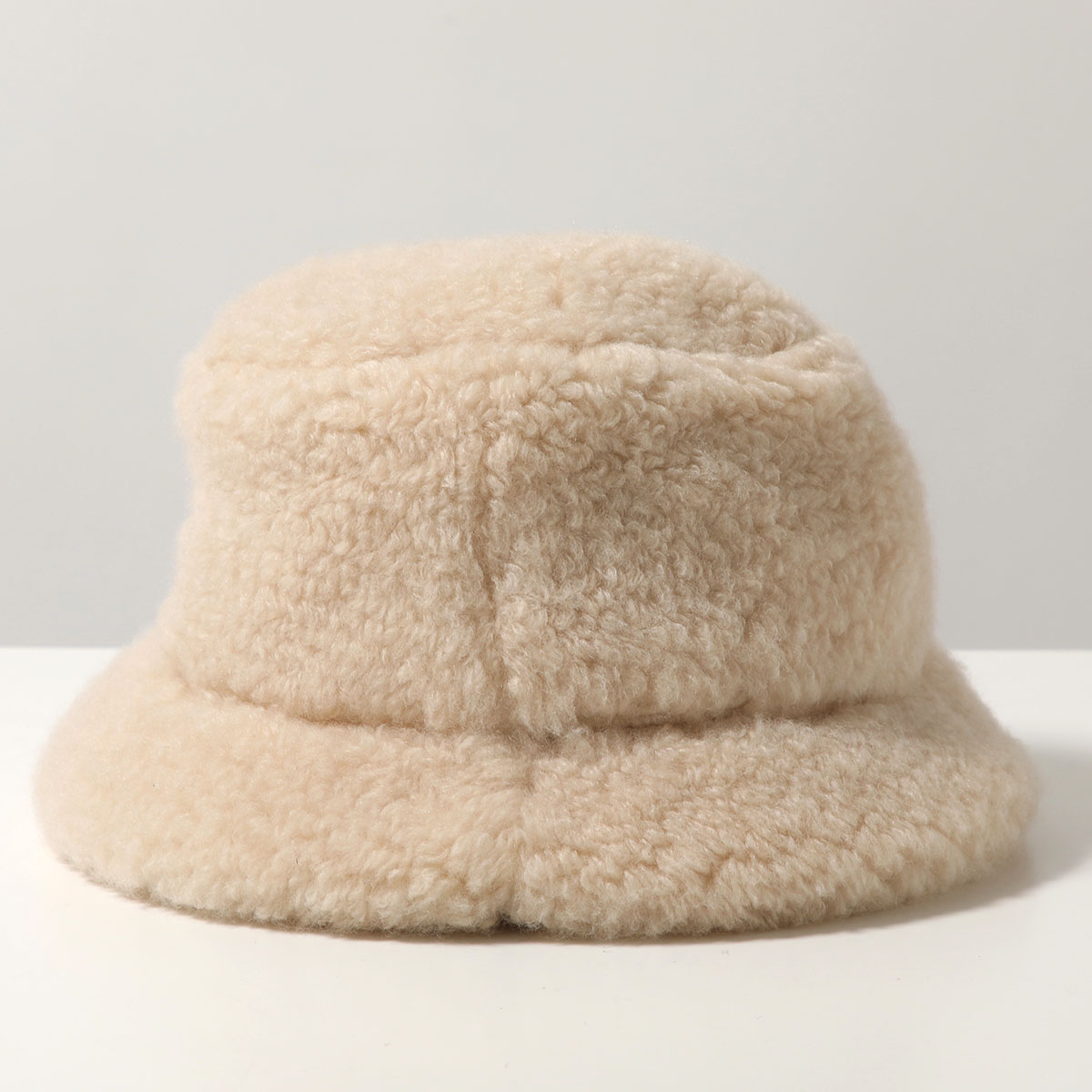 CELINEのポシェットと帽子 370421610_3.jpg