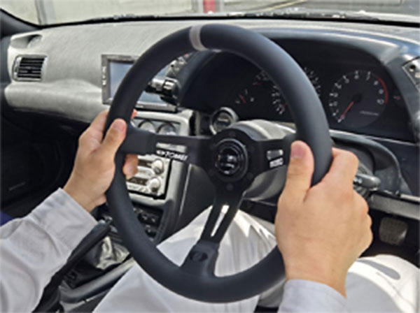 楽天市場】東名パワード ステアリング MOMO MOD.08 コラボモデル