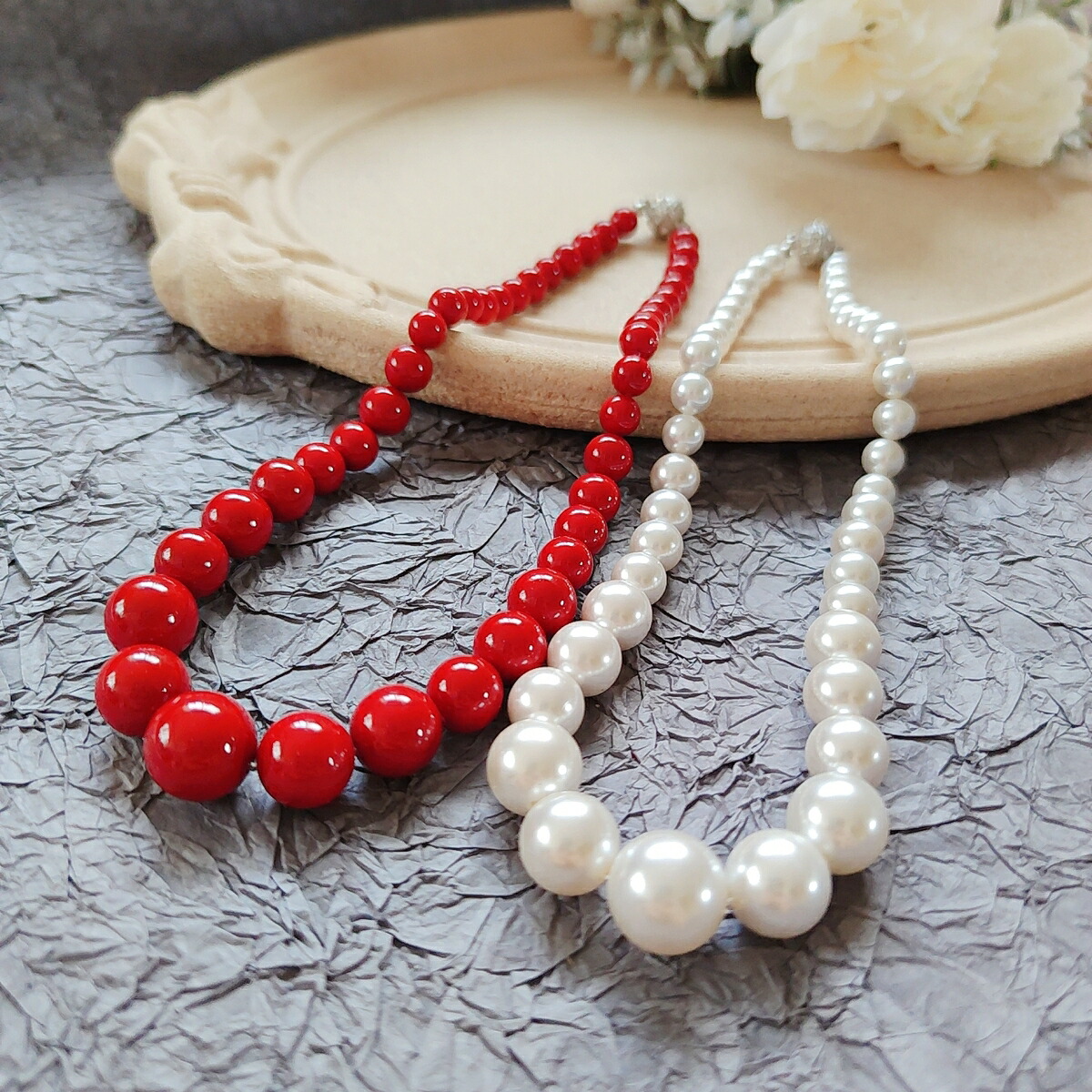 楽天市場】レッド赤、ホワイト白貝パール約8～16mmデザイン43cm~48cm