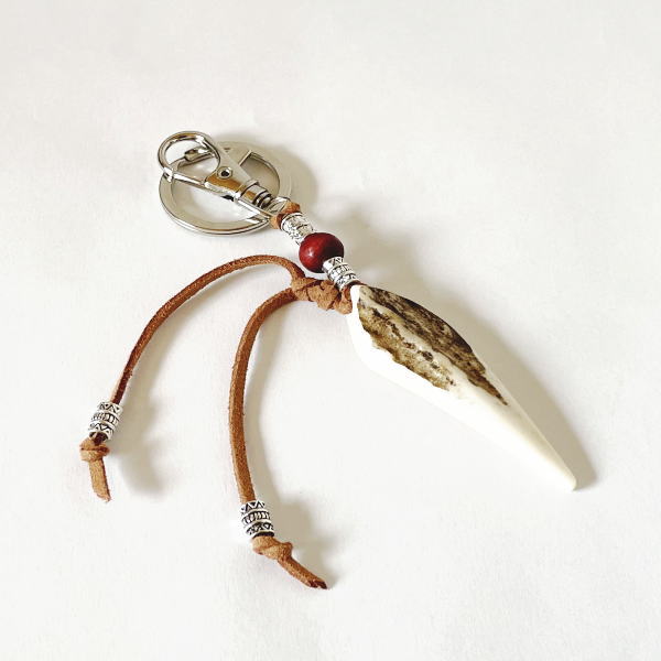 楽天市場】エゾシカの角で作られた 鹿角 キーホルダー 小サイズ