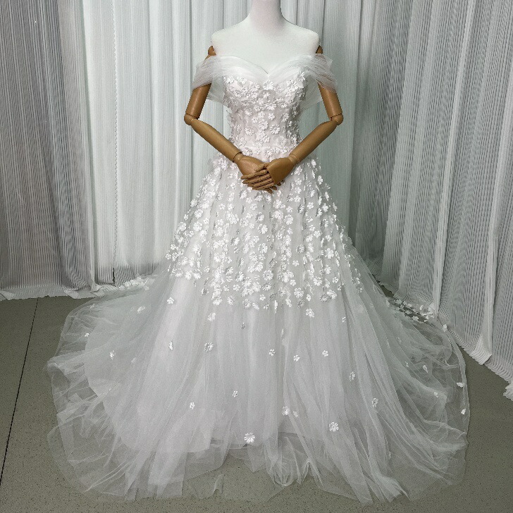 楽天市場】ウェディングドレス パール オフショルダー デザイン感