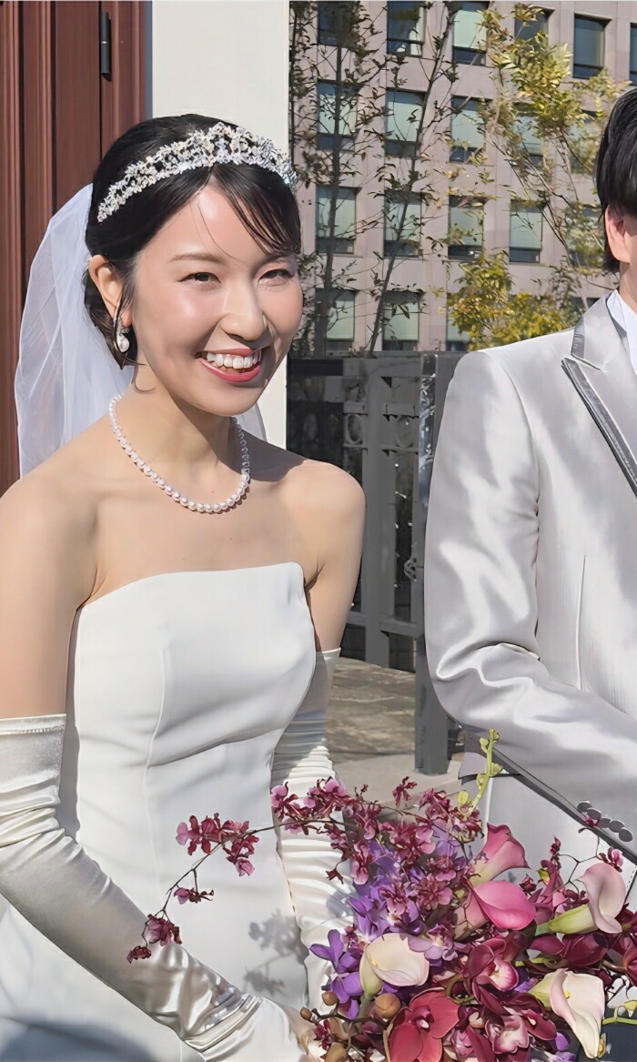 楽天市場】【横幅広めのティアラ】【横までしっかりデザインが見える