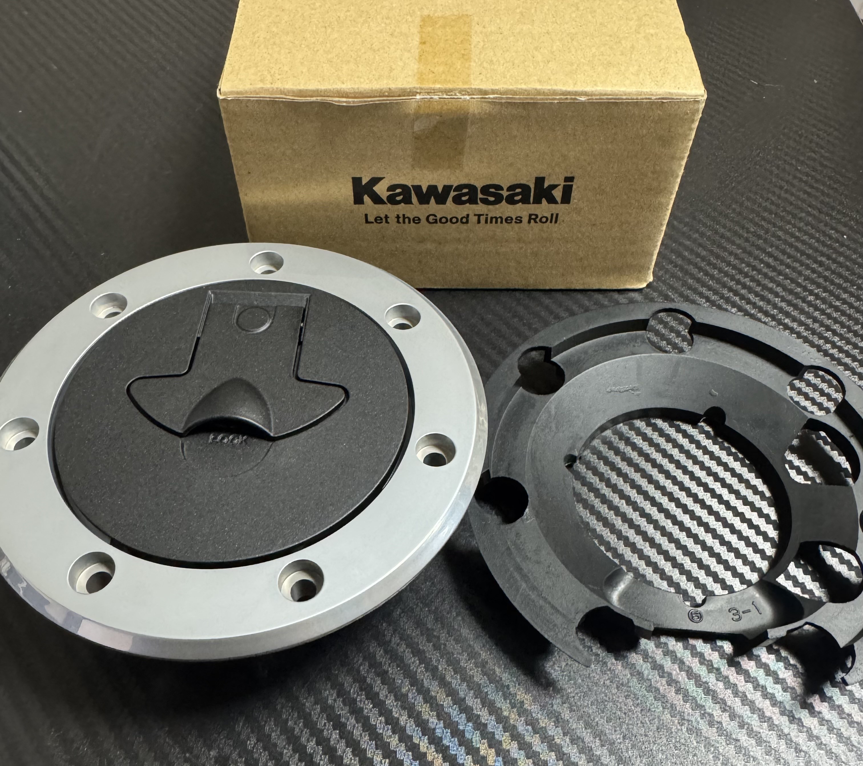 楽天市場】ゼファー750 タンクキャップカバーの通販