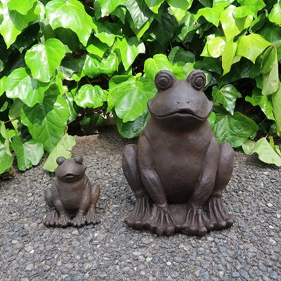 楽天市場】カエルの石像 Mサイズ 30cm コンクリート製 蛙の石像 かえる
