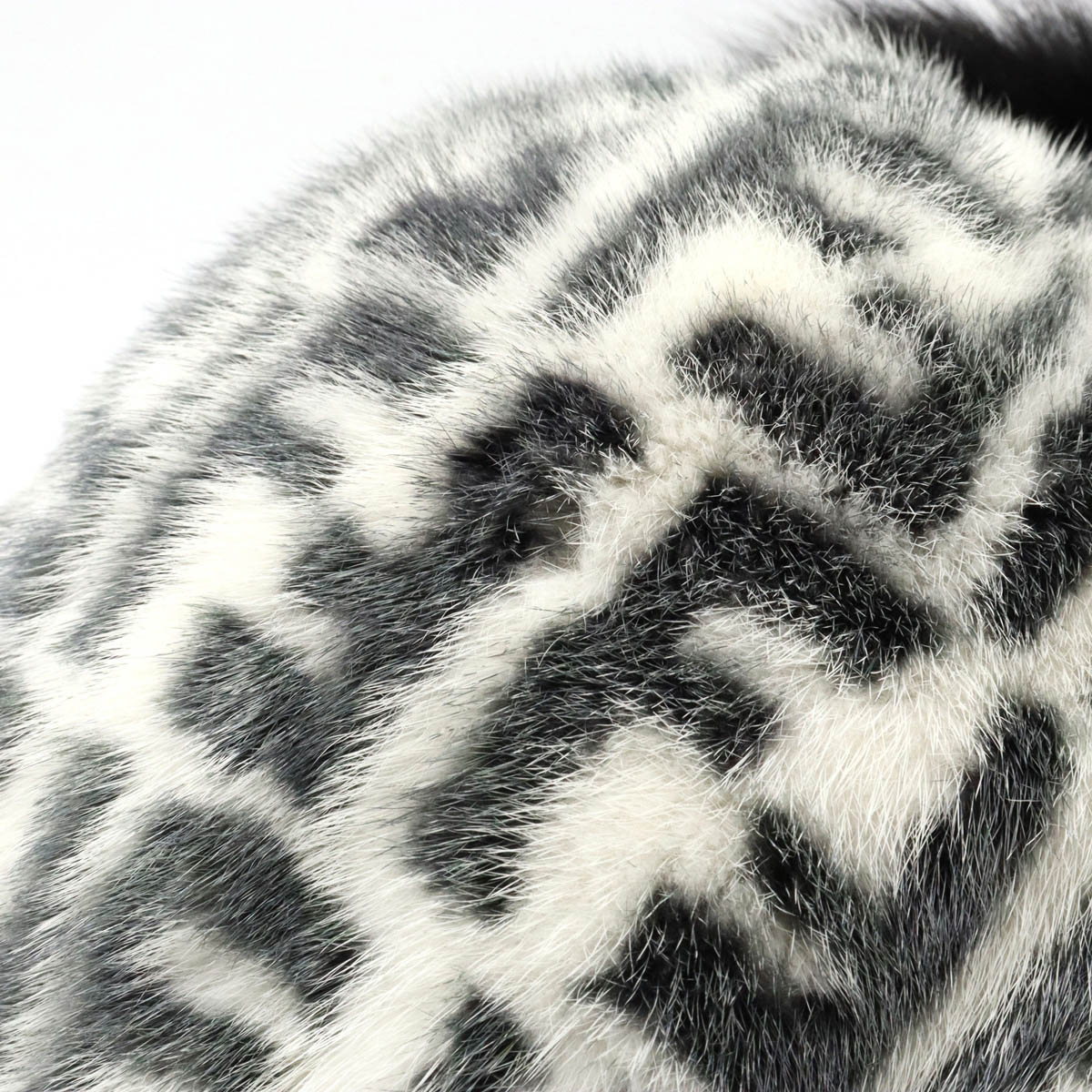 楽天市場】FENDI フェンディ ズッカ柄 ミンク フォックス ファー 帽子