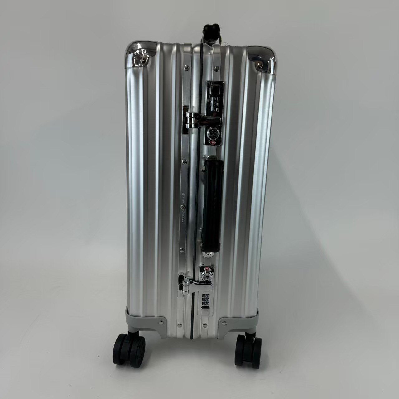 楽天市場】新品未使用 RIMOWA リモワ Classic Cabin 36L クラシック