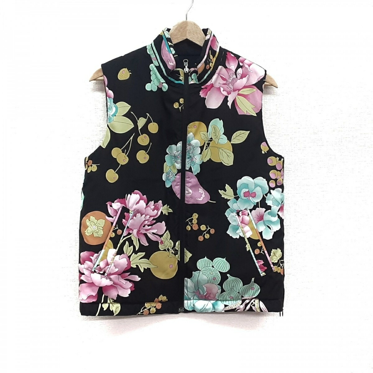 LEONARD 花柄 ダウンベスト LEONARD（ダウンベスト）のフリマアイテム一覧