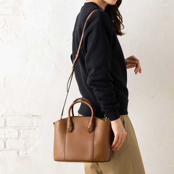 楽天市場】フルラ ハンドバッグ ショルダーバッグ ミアステラ Mサイズ