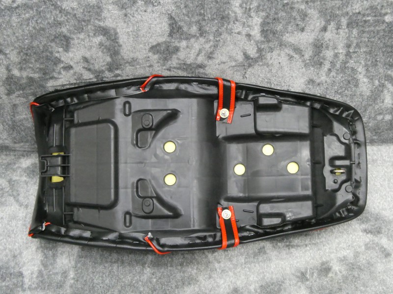 楽天市場】NC39 NC42 黒赤 タックロールシート / CB400SF