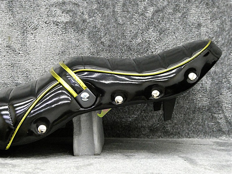 楽天市場】バリオス 1型 黒金エナメル 鋲打ち タックロールシート