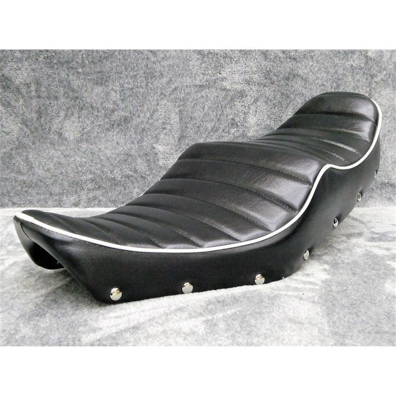 楽天市場】W400 W650 鋲打ち 黒白 皮 タックロール シート