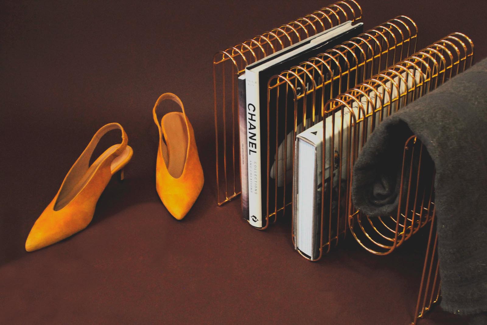 楽天市場】AYTM マガジンラック CURVA ブラス 正規品 北欧雑貨