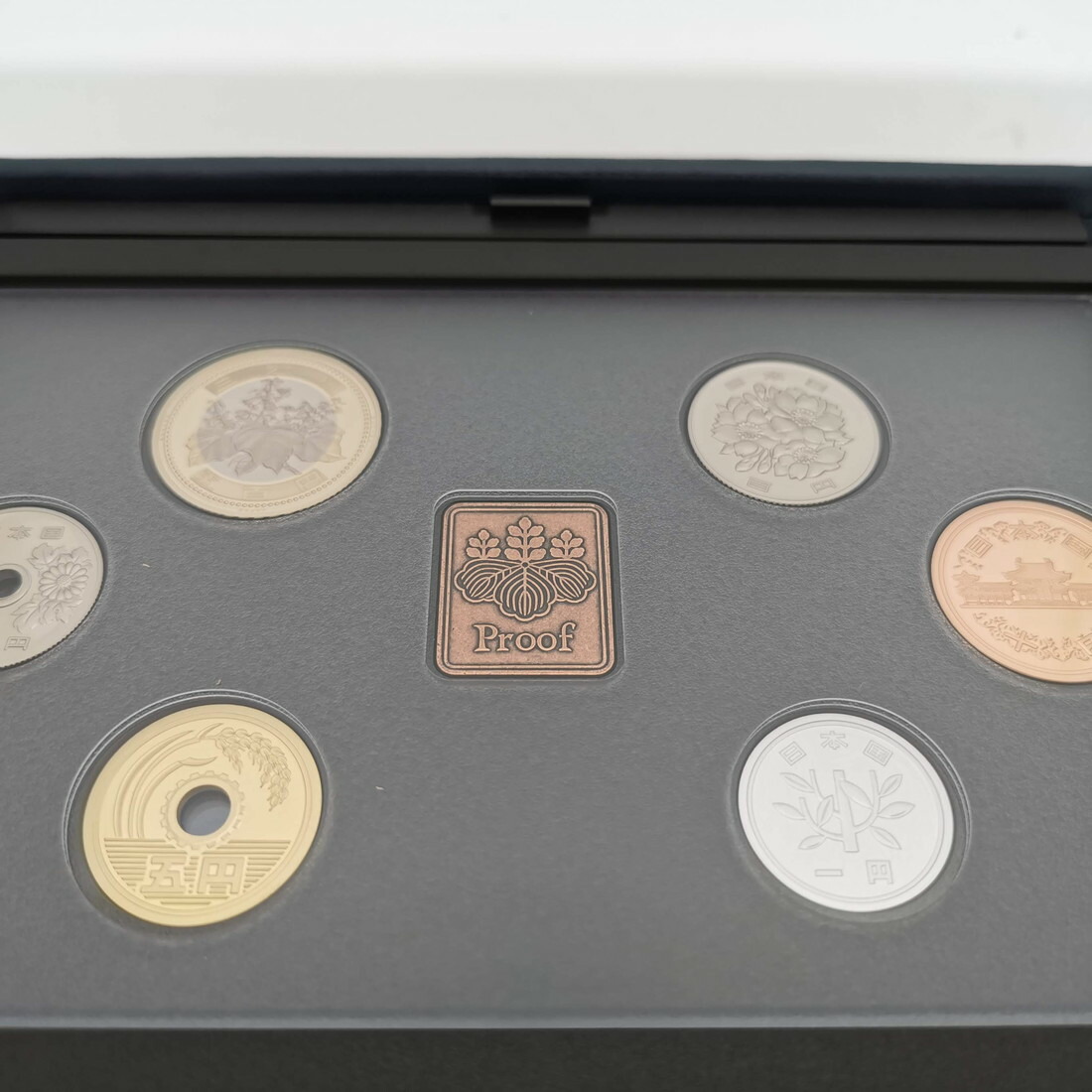 楽天市場】令和7年 通常プルーフ貨幣セット（2025年）年銘板あり 記念