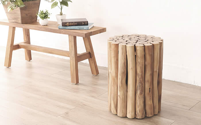 ナチュラルウッドのくり抜きテーブル・スツール 無垢無塗装