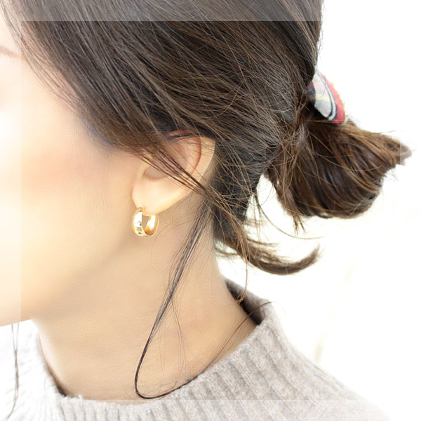 楽天市場】フープピアス K18 7mm×15mm ムーンピアス クロッシング