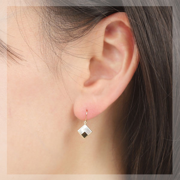 楽天市場】ホワイトシェル フック ピアス 白蝶貝 スクエア K18YG 18金