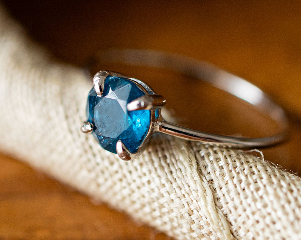 楽天市場】宝石質 AAA インディゴブルー カイヤナイト カイアナイト