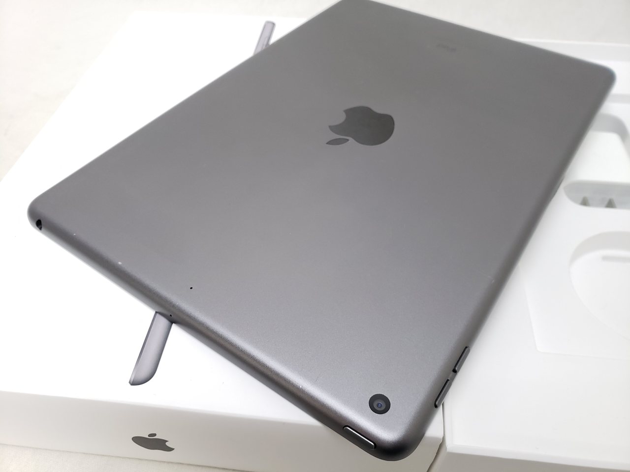 楽天市場】ipad 第8世代 32g wifi スペースグレーの通販