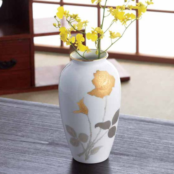 楽天市場】皇室御用達 大倉陶園 日本製 金蝕バラ 花瓶 花生 23cm