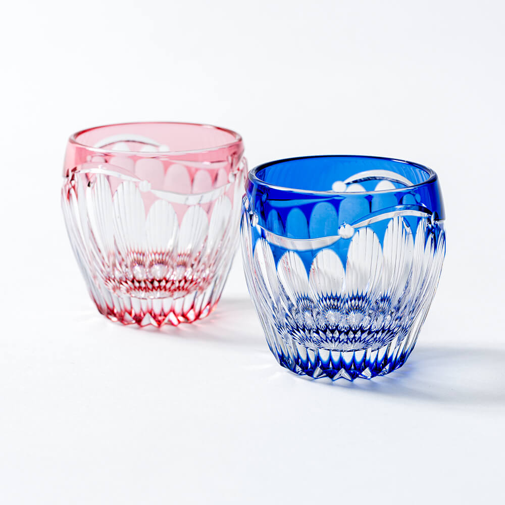 楽天市場】江戸切子 ペアセットぐい呑み蕾 金赤・青 桐箱入り ギフト