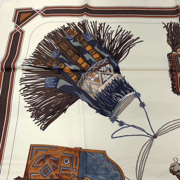 楽天市場】HERMES エルメス カレ90 Cuirs du Desert砂漠の首飾り