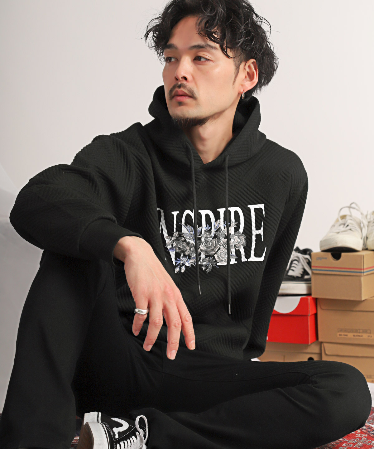 AAKAM ブラック フード付きパーカー 98刺繍 AAKAM ブラック フード付き