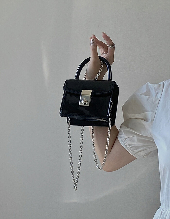 楽天市場】エナメル レザー シルバーチェーン 斜め掛け ショルダー