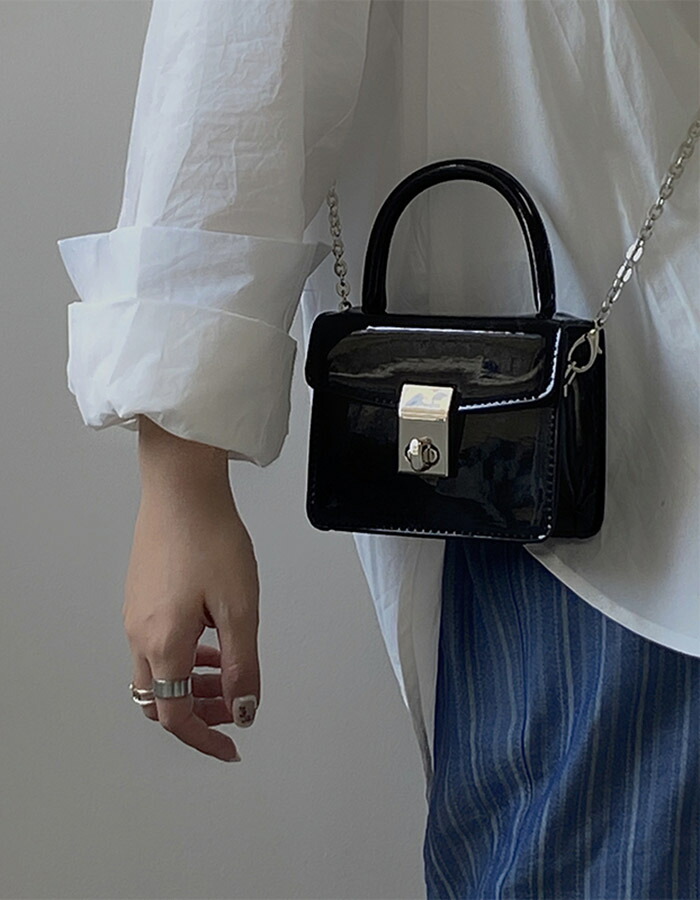 楽天市場】エナメル レザー シルバーチェーン 斜め掛け ショルダー