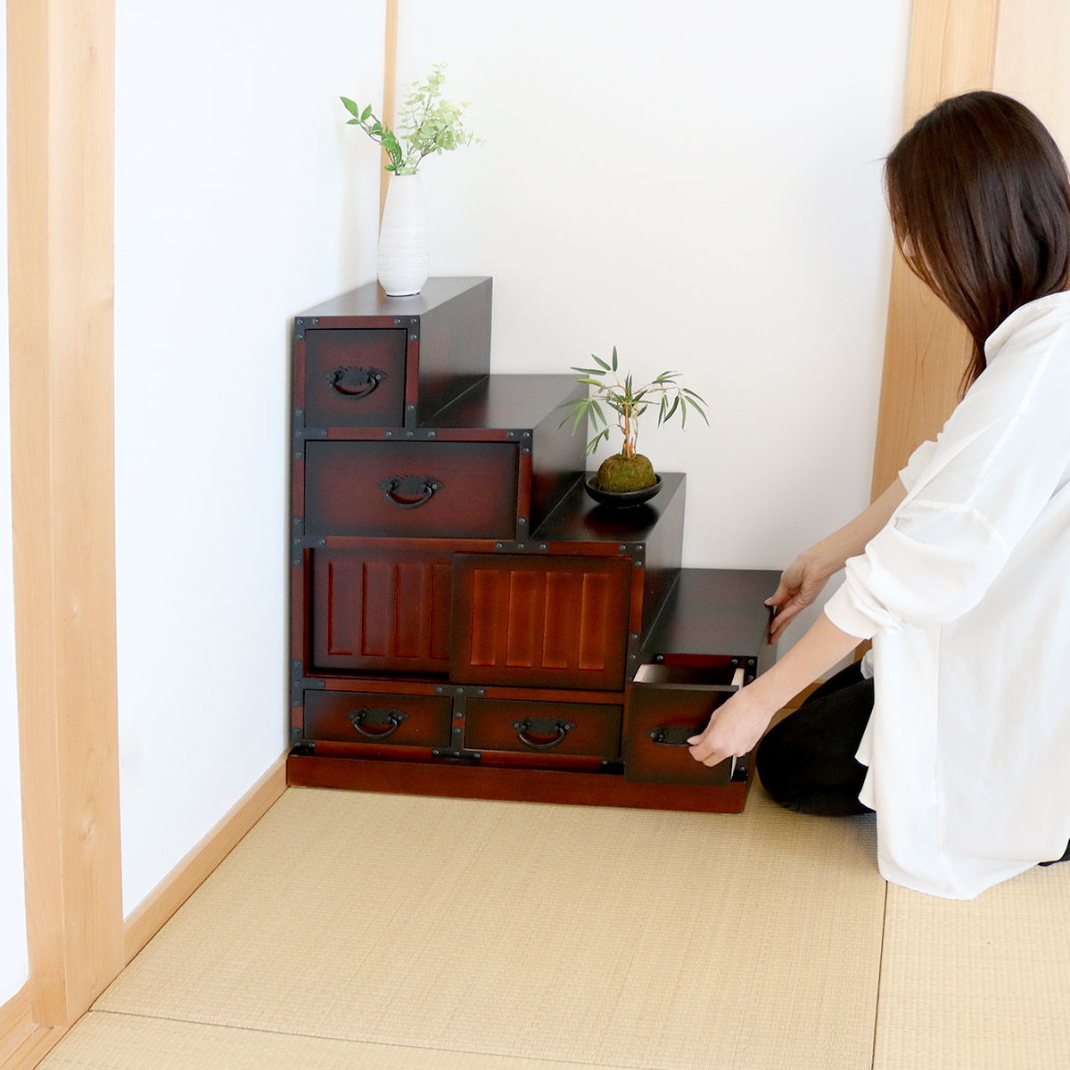 楽天市場】階段箪笥 民芸調 桐製 和タンス 右下がり 幅67cm （ 送料