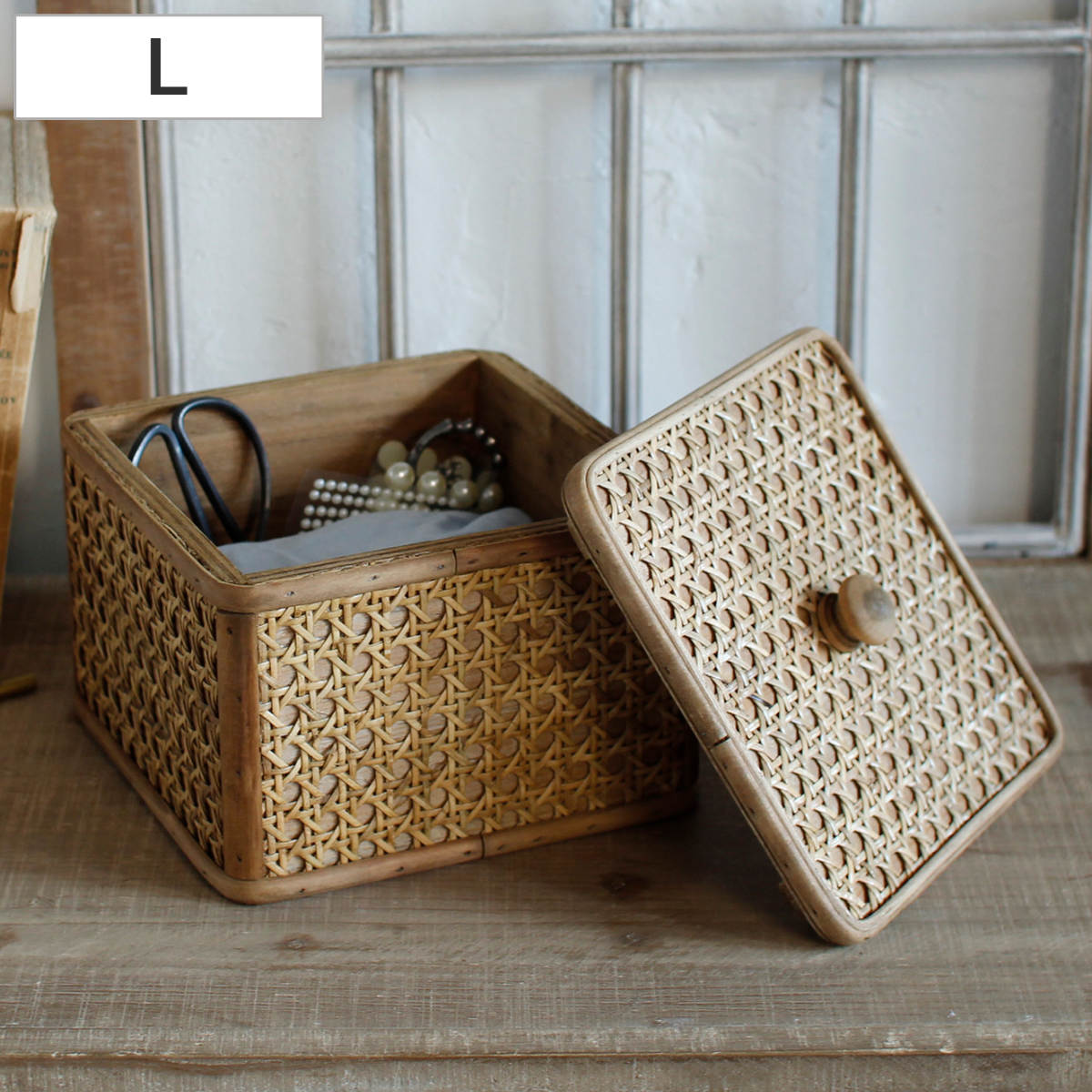 四角いカントリー調の箱 四角いカントリー調の箱