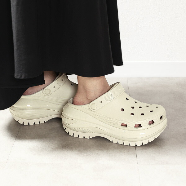 楽天市場】crocs クロックス Classic Mega Crush Clog 207988-2Y2