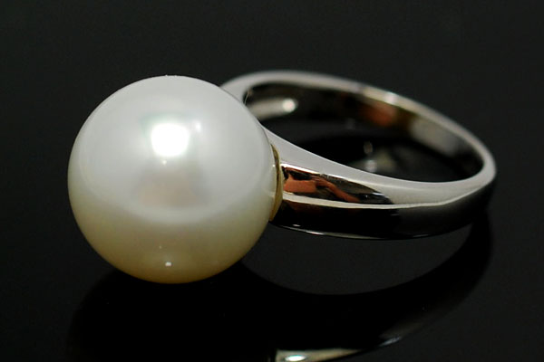楽天市場】大珠 13mm 白蝶真珠 リング 群を抜く存在感の南洋真珠リング