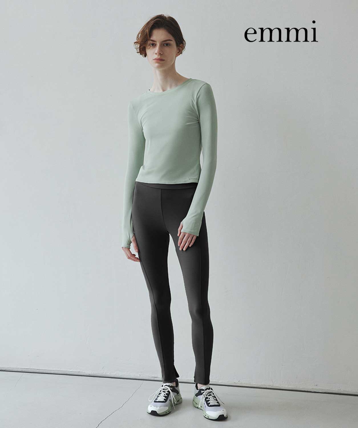 極美 emmi yoga エミヨガ ヨガウェア フェザー柄 ブラック S