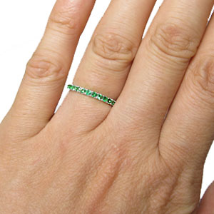 楽天市場】ハーフエタニティ・グリーンガーネット・リング・指輪