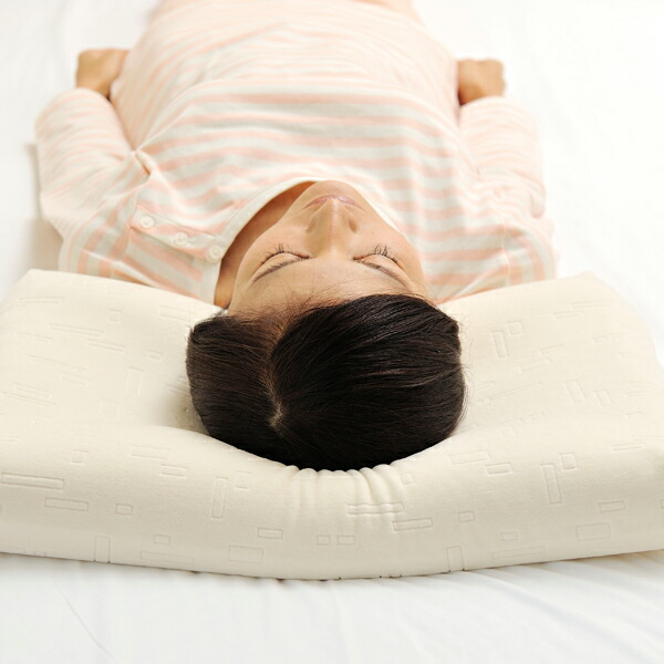 楽天市場】人間工学に基づいたデザイン！「コンフォートピュディー枕