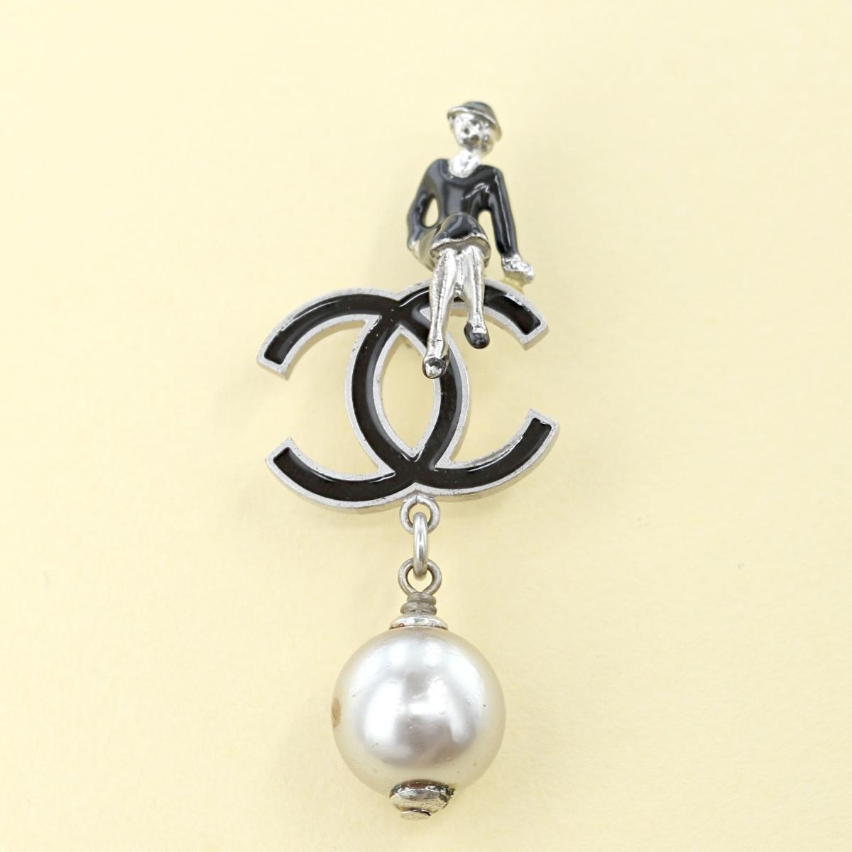 Q2366 超美品 シャネル ココマーク フェイクパール スイング ブローチ